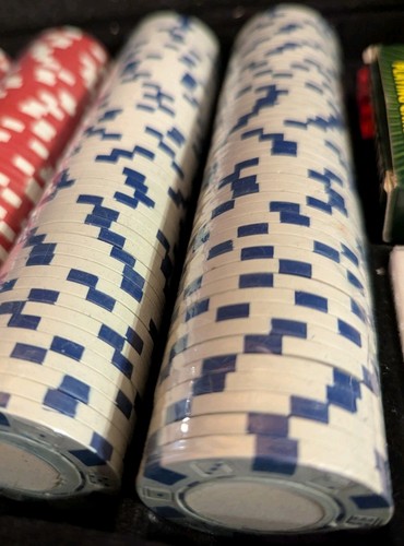 White poker chips spares - 50,